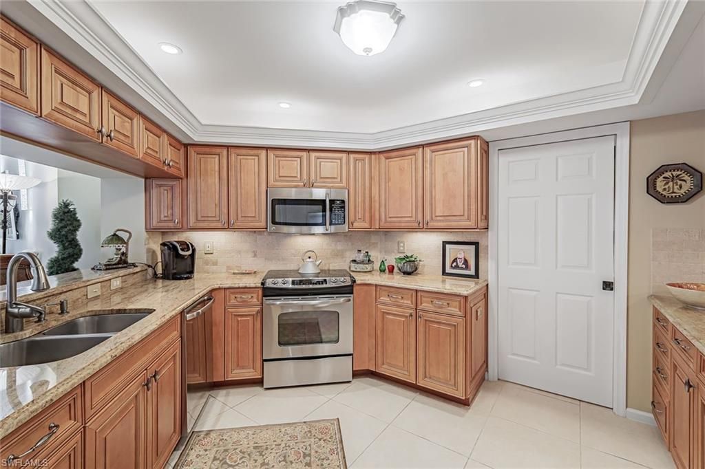 8471 Abbington Cir, Unit 1111, Naples, FL 34108 Photo