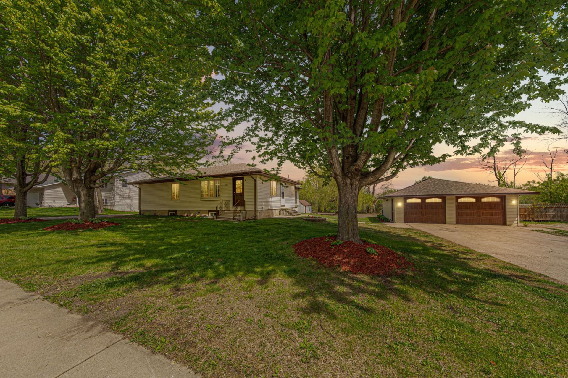 913 Western Avenue NW, Faribault, MN 55021
