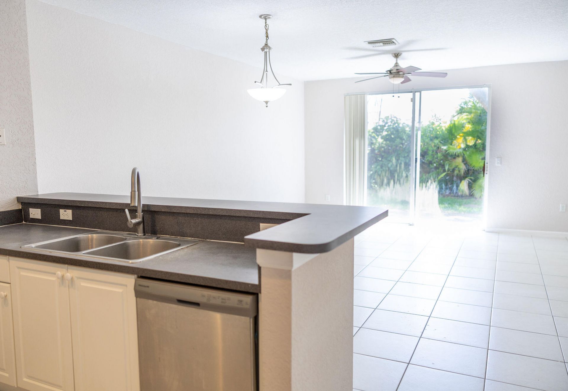 8250 Prestige Commons Drive W, Tamarac, FL 33321 Photo