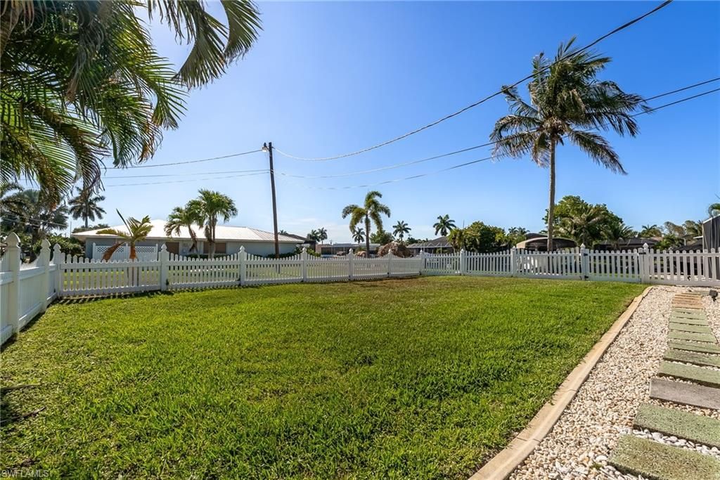 2025 SE 39th St , Cape Coral, FL 33904 Photo