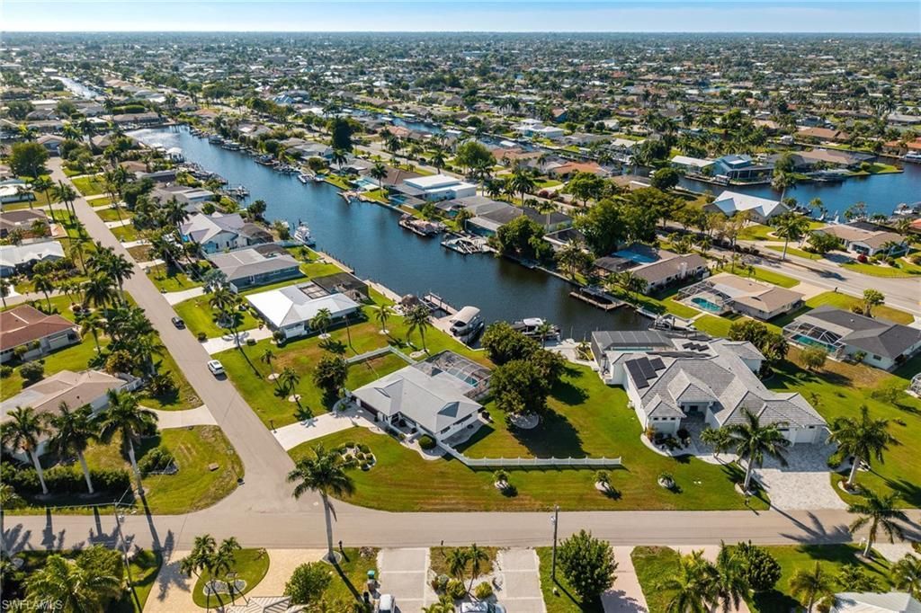 2025 SE 39th St , Cape Coral, FL 33904 Photo