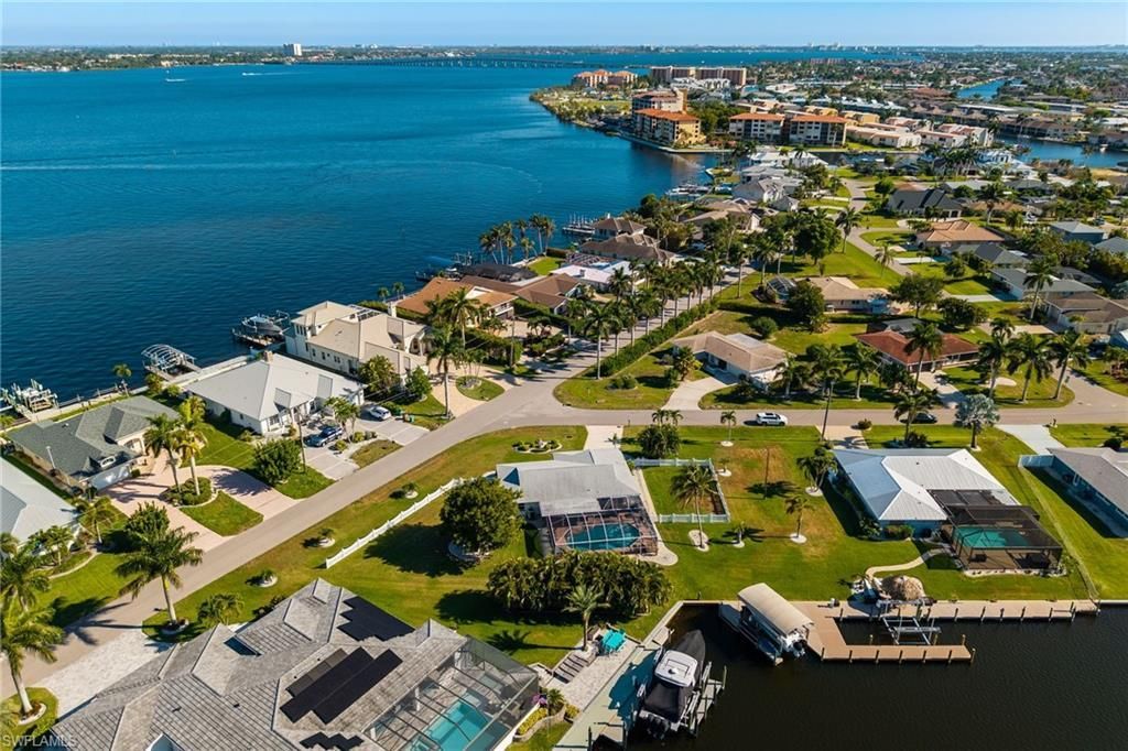 2025 SE 39th St , Cape Coral, FL 33904 Photo