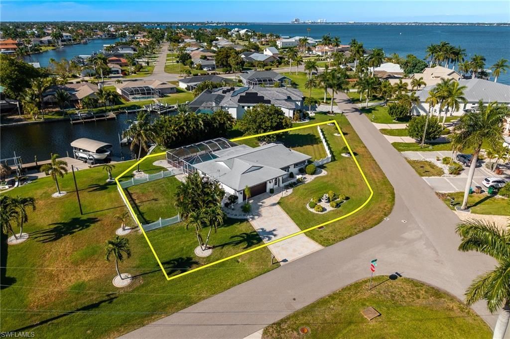 2025 SE 39th St , Cape Coral, FL 33904 Photo