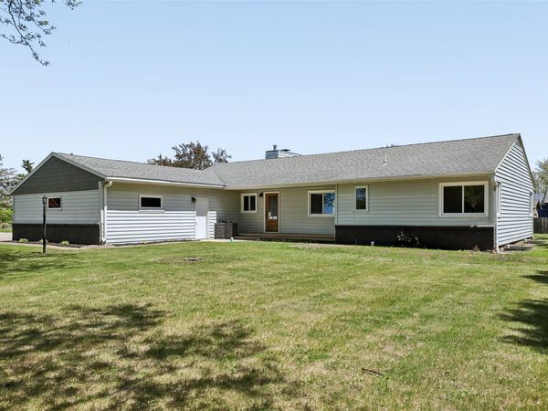 1940 West Street, Grinnell, IA 50112