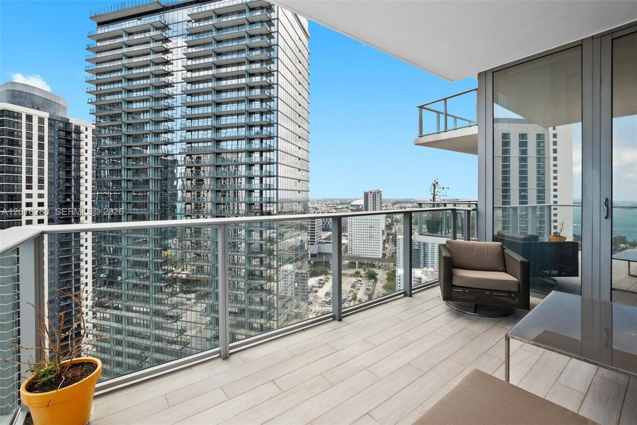 851 NE 1st Ave , Unit 3111, Miami, FL 33132 Photo