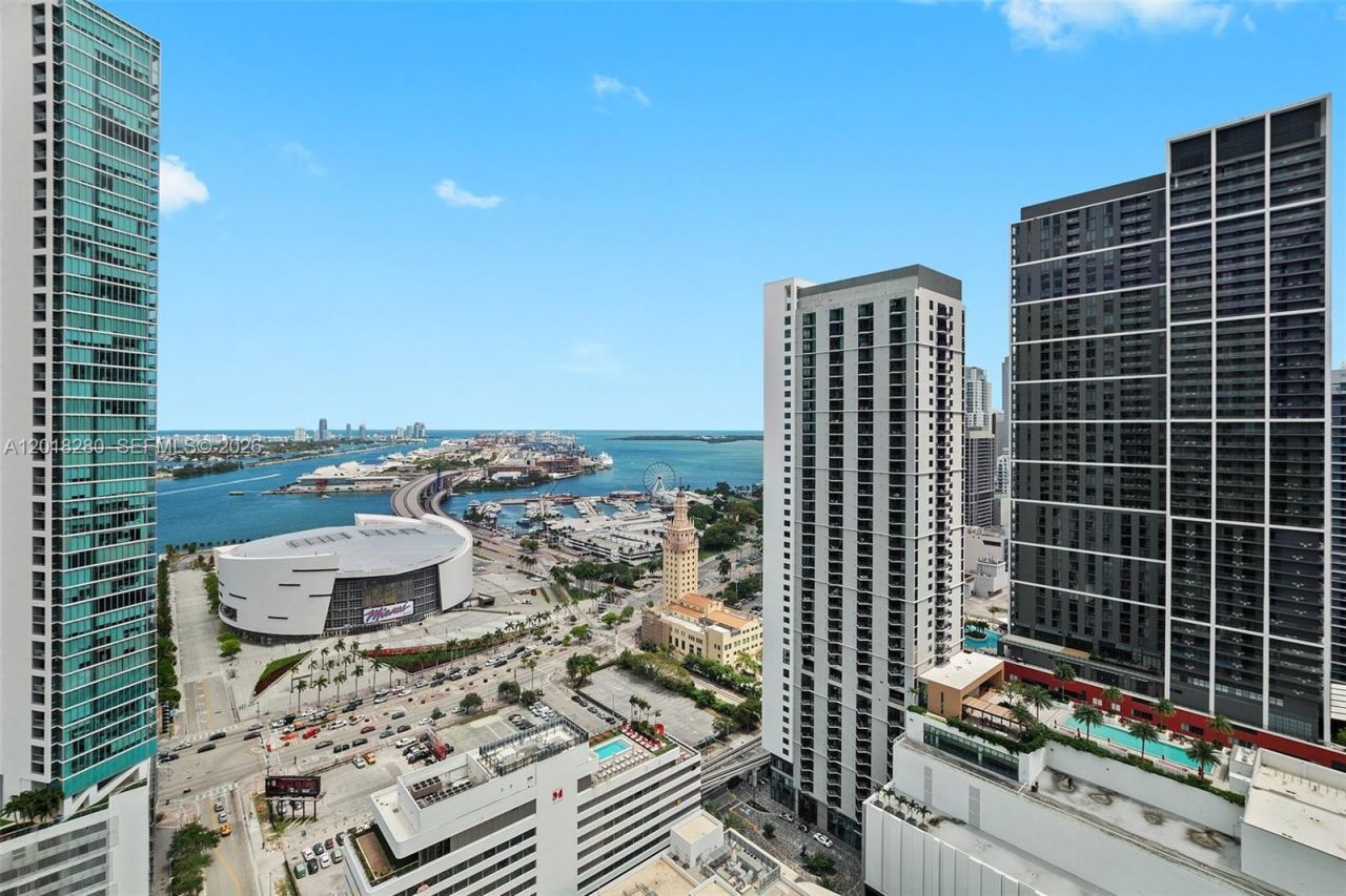851 NE 1st Ave , Unit 3111, Miami, FL 33132 Photo