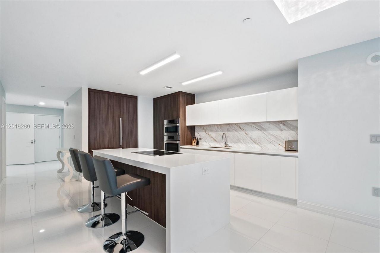 851 NE 1st Ave , Unit 3111, Miami, FL 33132 Photo