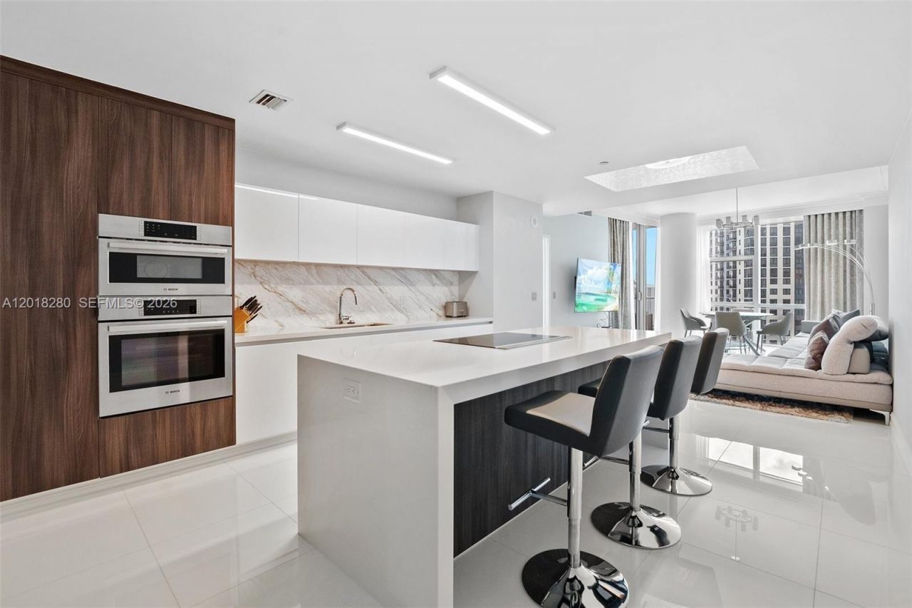 851 NE 1st Ave , Unit 3111, Miami, FL 33132 Photo