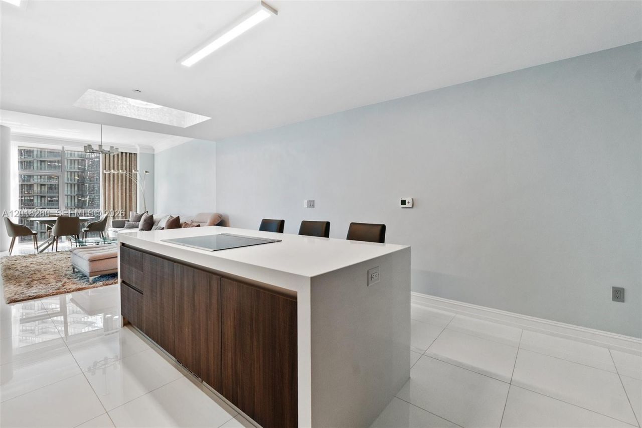 851 NE 1st Ave , Unit 3111, Miami, FL 33132 Photo