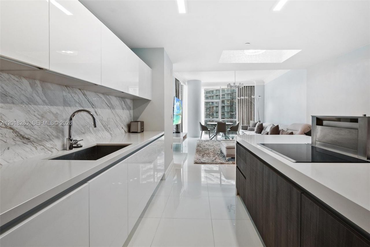 851 NE 1st Ave , Unit 3111, Miami, FL 33132 Photo