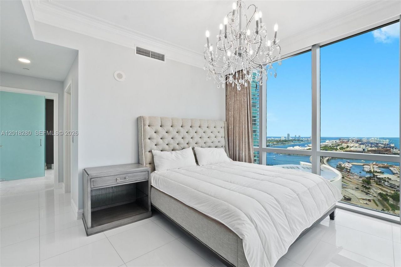 851 NE 1st Ave , Unit 3111, Miami, FL 33132 Photo