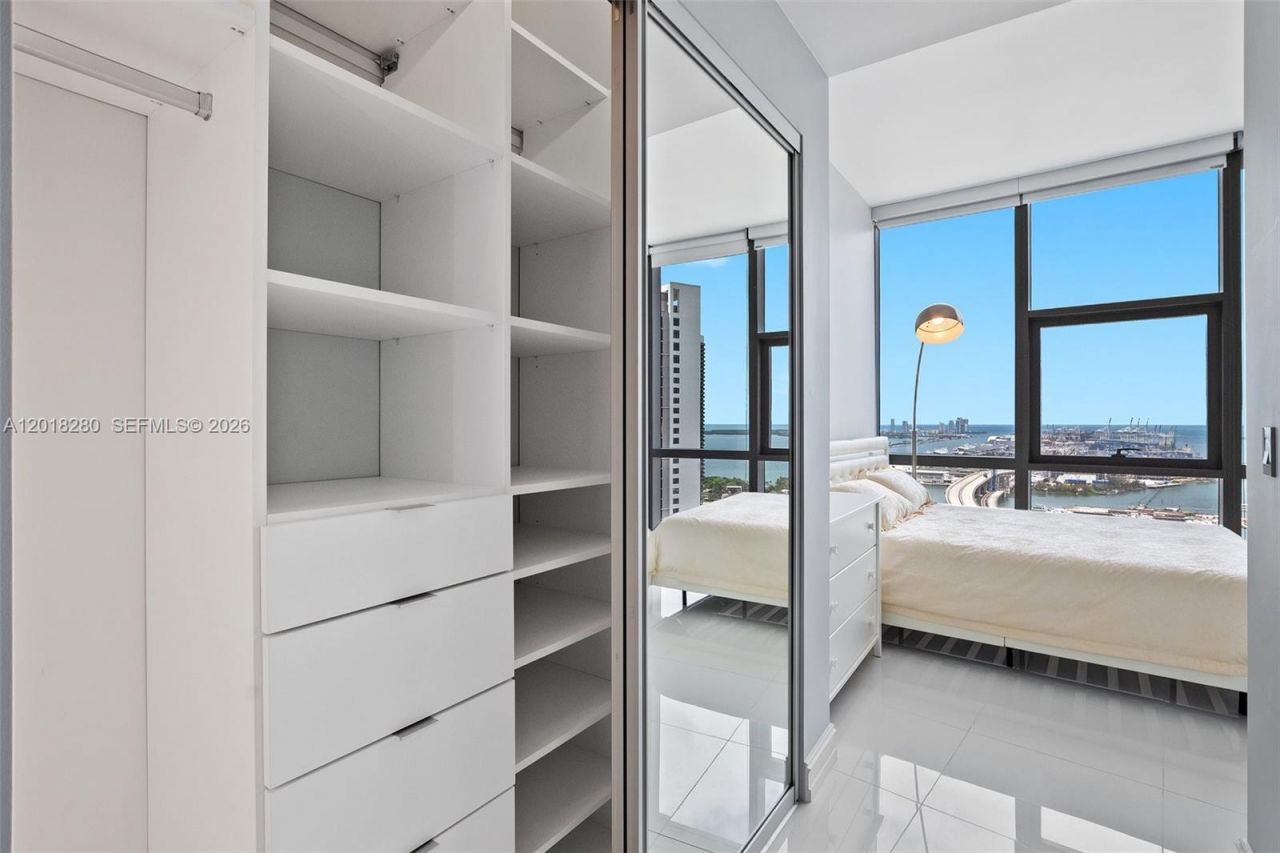 851 NE 1st Ave , Unit 3111, Miami, FL 33132 Photo