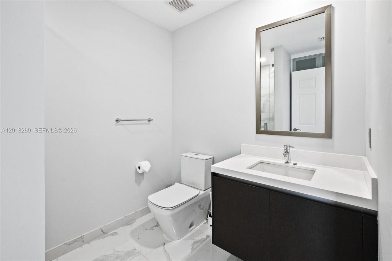 851 NE 1st Ave , Unit 3111, Miami, FL 33132 Photo