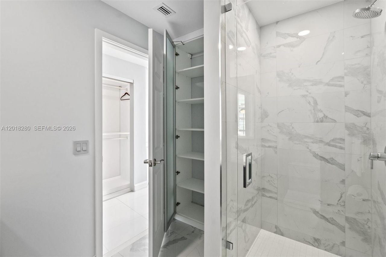 851 NE 1st Ave , Unit 3111, Miami, FL 33132 Photo