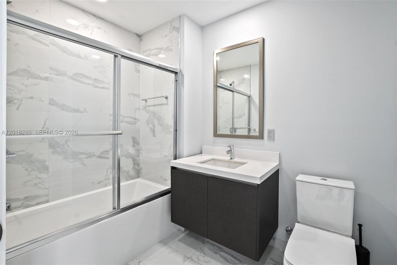 851 NE 1st Ave , Unit 3111, Miami, FL 33132 Photo