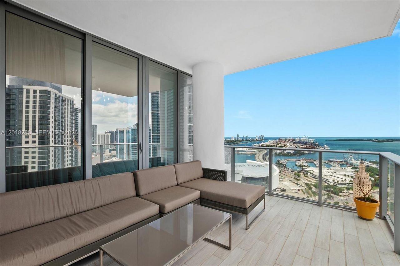 851 NE 1st Ave , Unit 3111, Miami, FL 33132 Photo