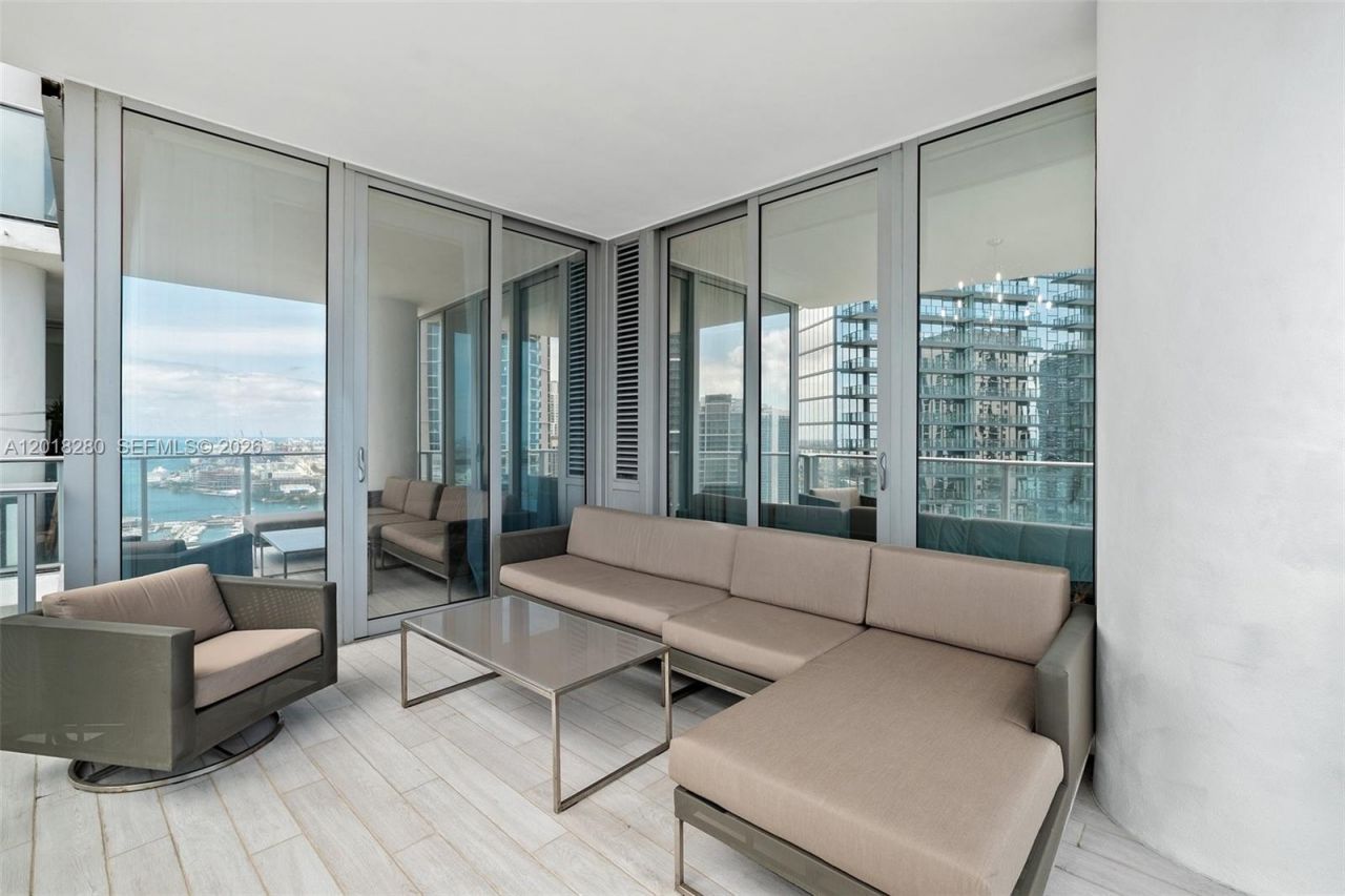 851 NE 1st Ave , Unit 3111, Miami, FL 33132 Photo