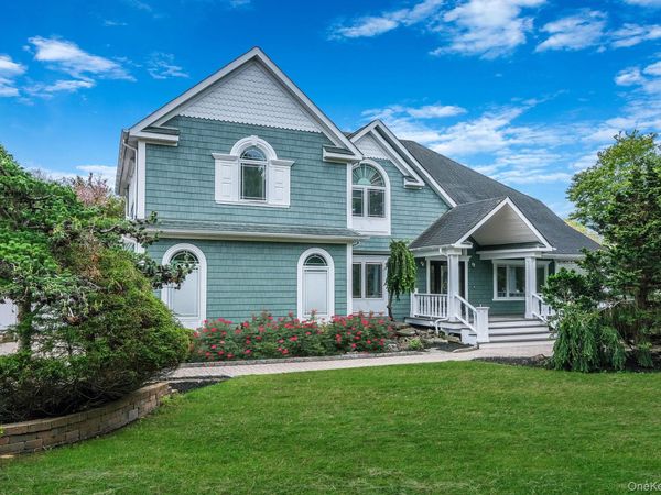 6 Robert Court, Center Moriches, NY 11934