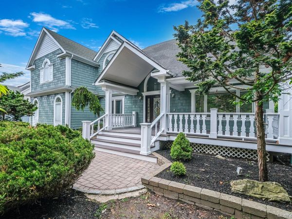 6 Robert Court, Center Moriches, NY 11934