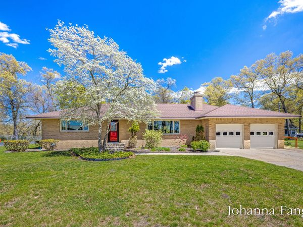 3160 Dorais Drive NE, Grand Rapids, MI 49525