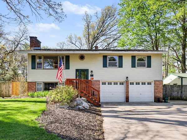 1422 Maplewood Drive, Jenison, MI 49428