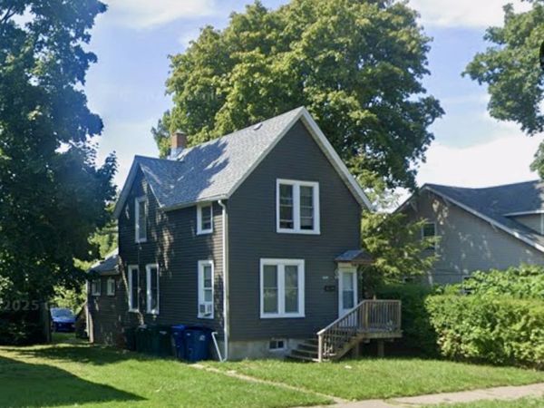 1634 Victoria Avenue , North Chicago, IL 60064
