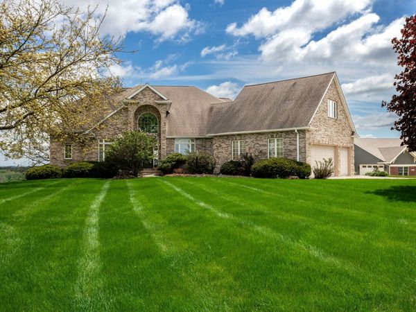 23801 281st Avenue, Leclaire, IA 52753