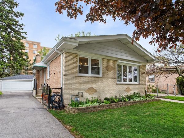 6709 W Forest View Lane , Niles, IL 60714