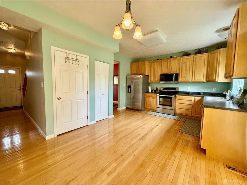 2570 King Arthur Way, Beavercreek, OH 45431 Photo 9