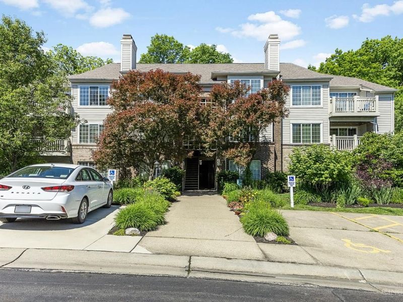 9821 Regatta Drive, Unit 303, Cincinnati, OH 45252 Photo 1