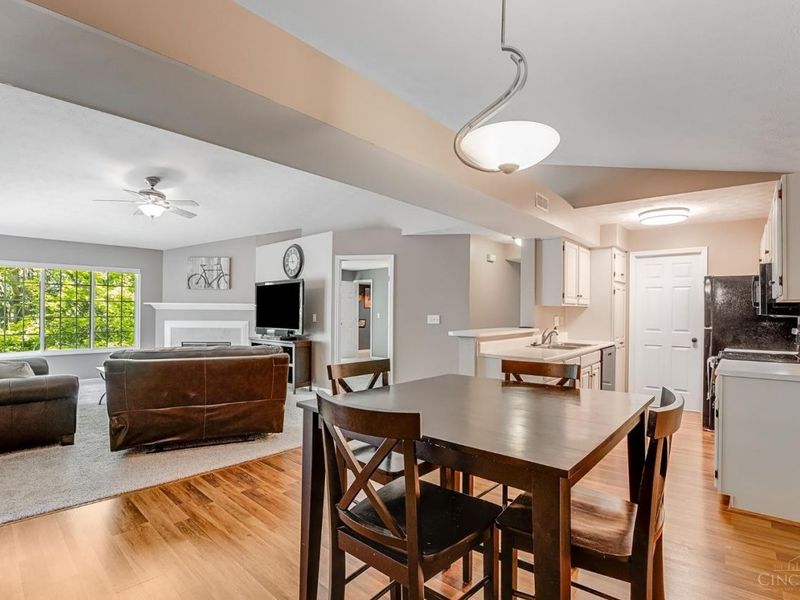 9821 Regatta Drive, Unit 303, Cincinnati, OH 45252 Photo 10