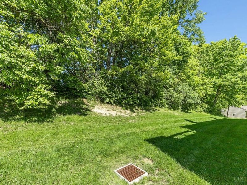 9821 Regatta Drive, Unit 303, Cincinnati, OH 45252 Photo 29