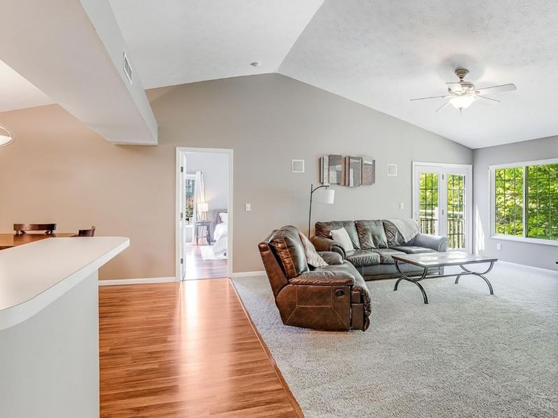 9821 Regatta Drive, Unit 303, Cincinnati, OH 45252 Photo 4