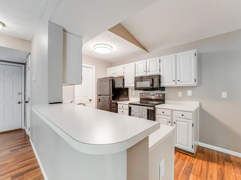 9821 Regatta Drive, Unit 303, Cincinnati, OH 45252 Photo 5