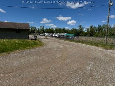 17666 Winfield Road, Winfield, WV 25213