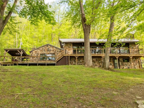 750 Lake Side Rd, Addison, PA 15411