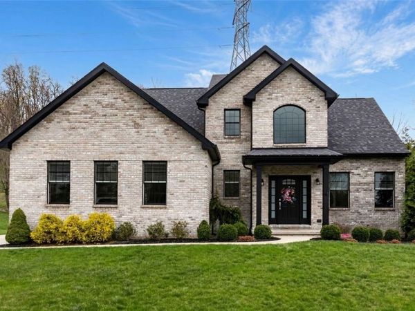 2547 Forest Brook Dr , Pittsburgh, PA 15241
