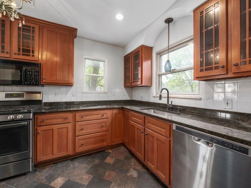 886 S Roosevelt Avenue, Columbus, OH 43209 Photo 12