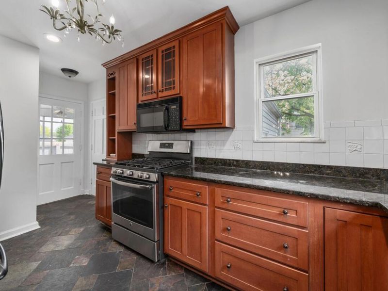 886 S Roosevelt Avenue, Columbus, OH 43209 Photo 13