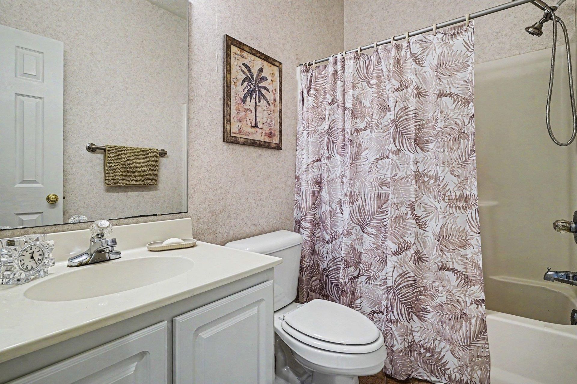 646 River Oaks Dr.  Photo 10