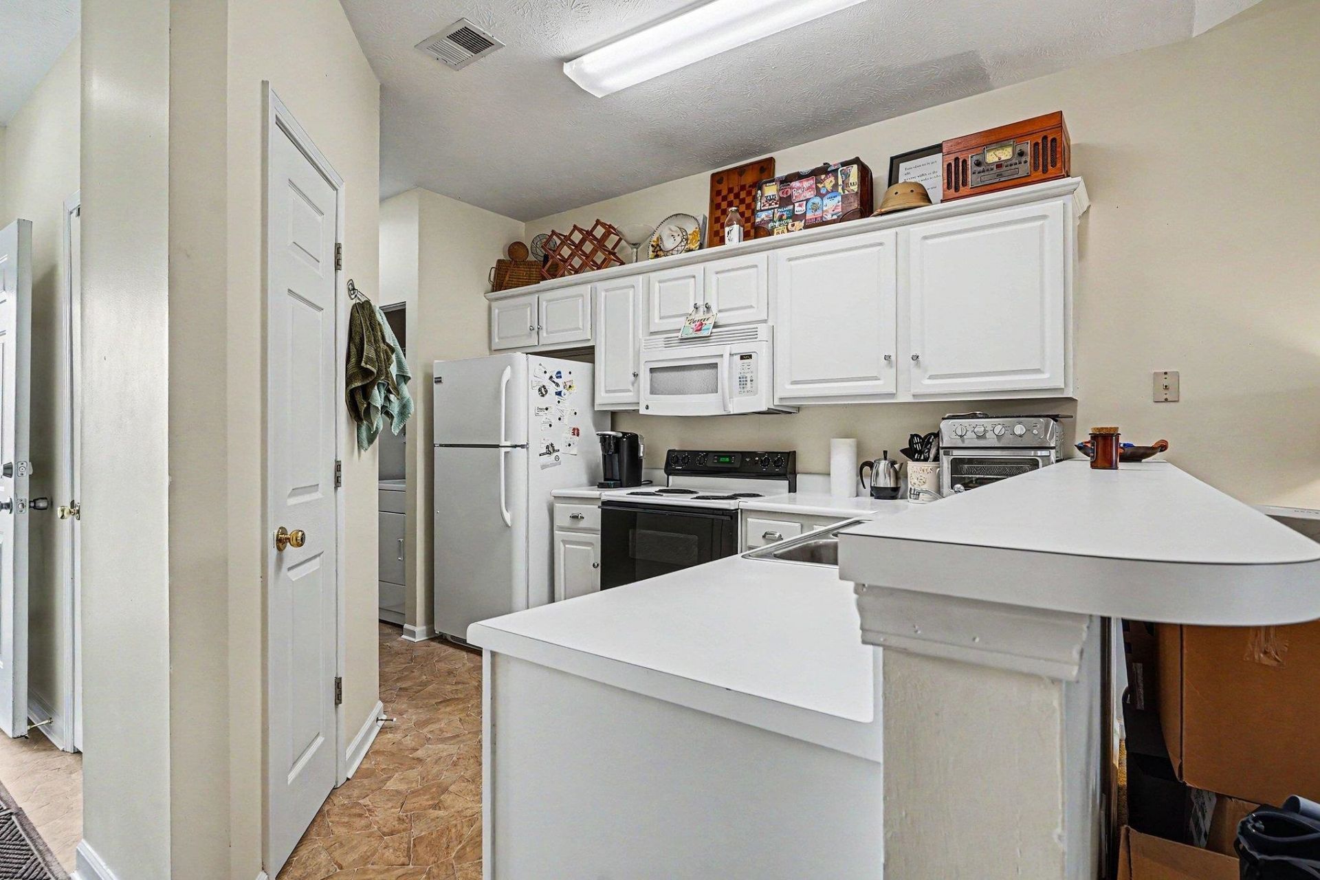 646 River Oaks Dr.  Photo 17