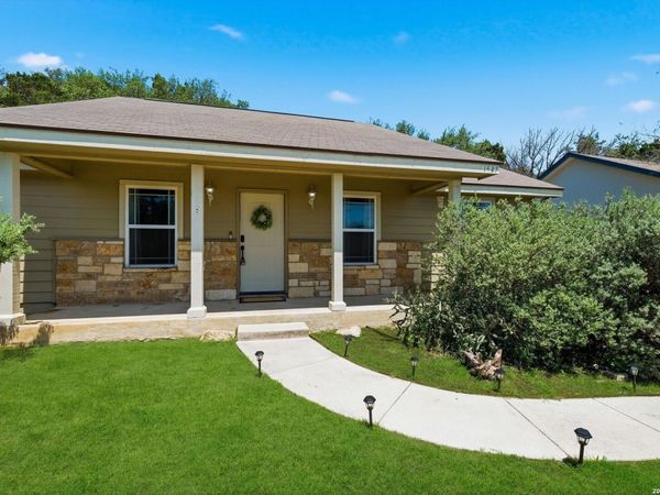 1427 Bonnyview Dr, Canyon Lake, TX 78133