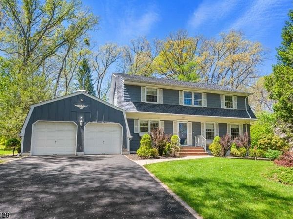 20 E Circuit Dr, Roxbury, NJ 07876