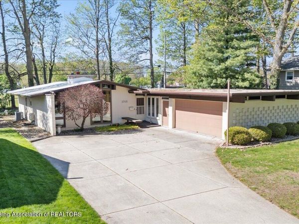 2705 Woodview Drive, Lansing, MI 48911