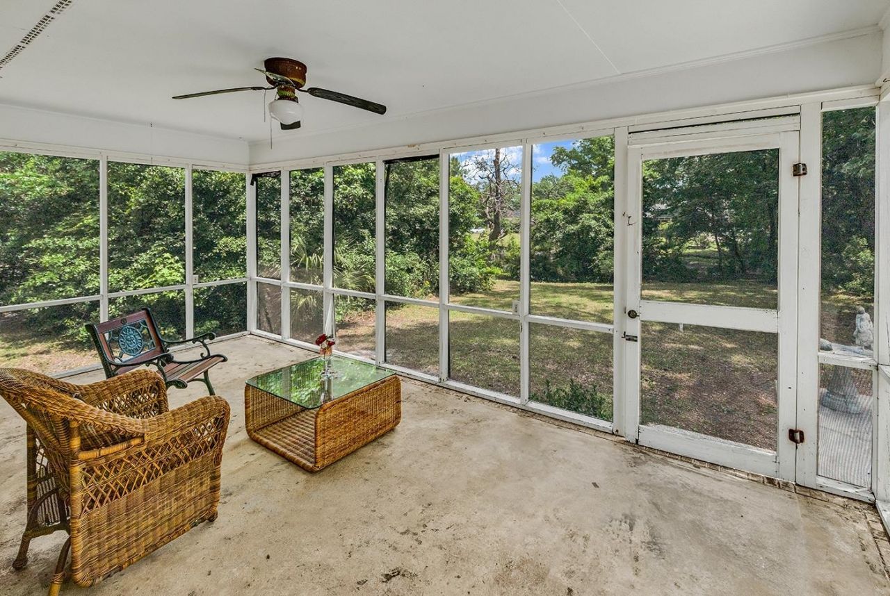 1300 Elizabeth St.  Photo 18