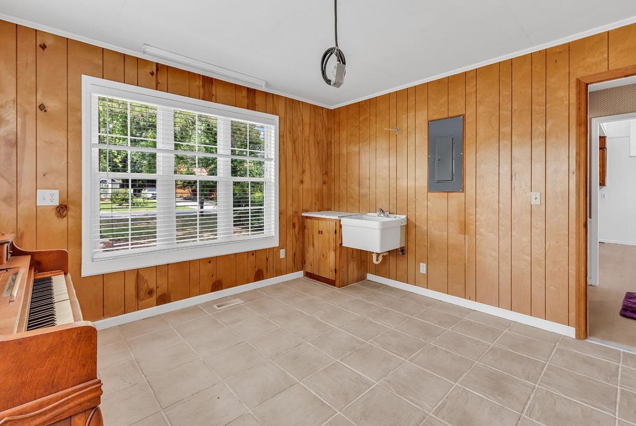 1300 Elizabeth St.  Photo 23
