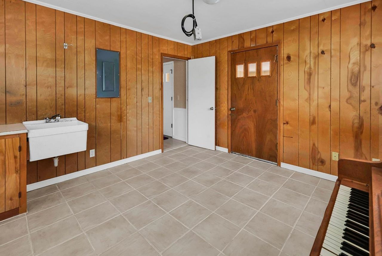1300 Elizabeth St.  Photo 24