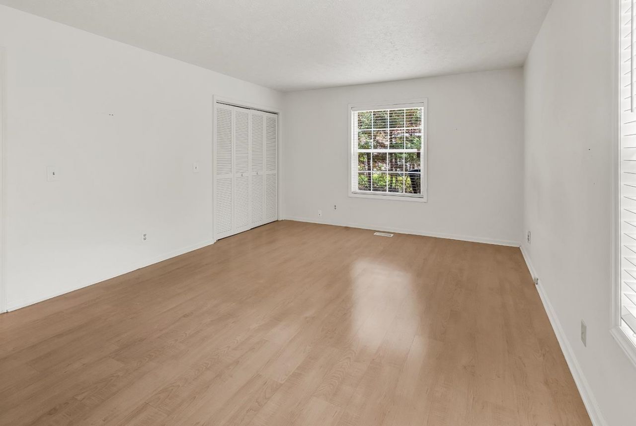 1300 Elizabeth St.  Photo 32