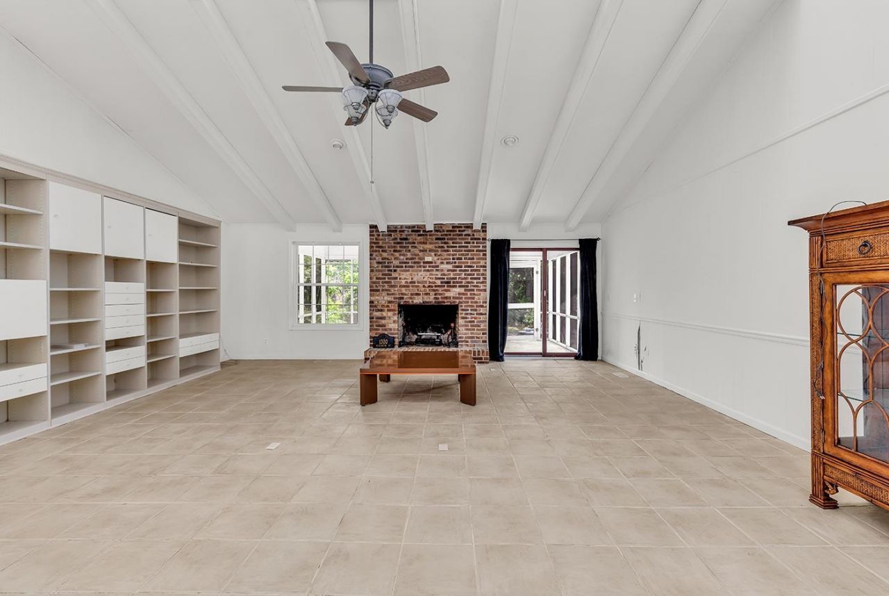 1300 Elizabeth St.  Photo 8