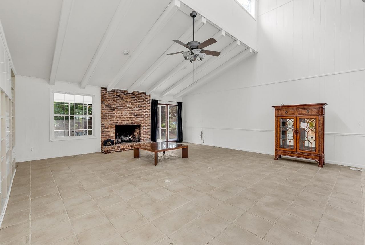 1300 Elizabeth St.  Photo 9